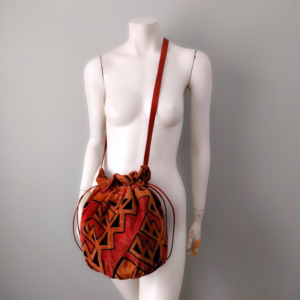 ⛔SOLD⛔ Vintage Carlos Falchi Handpainted Kilim Bucket Bag - Picture 3 of 8